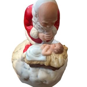 The Kneeling Santa!